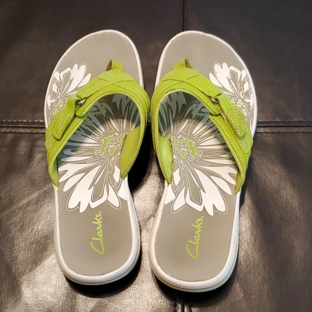 Clarks flip flops